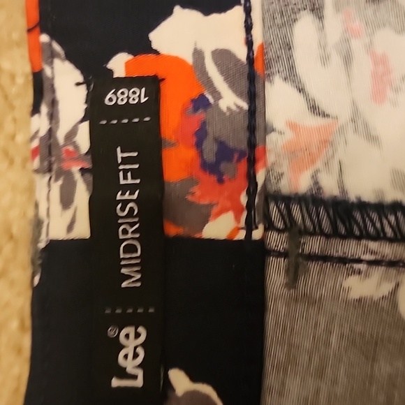 Lee navy floral midrise Lee shorts 16 - Picture 4 of 5